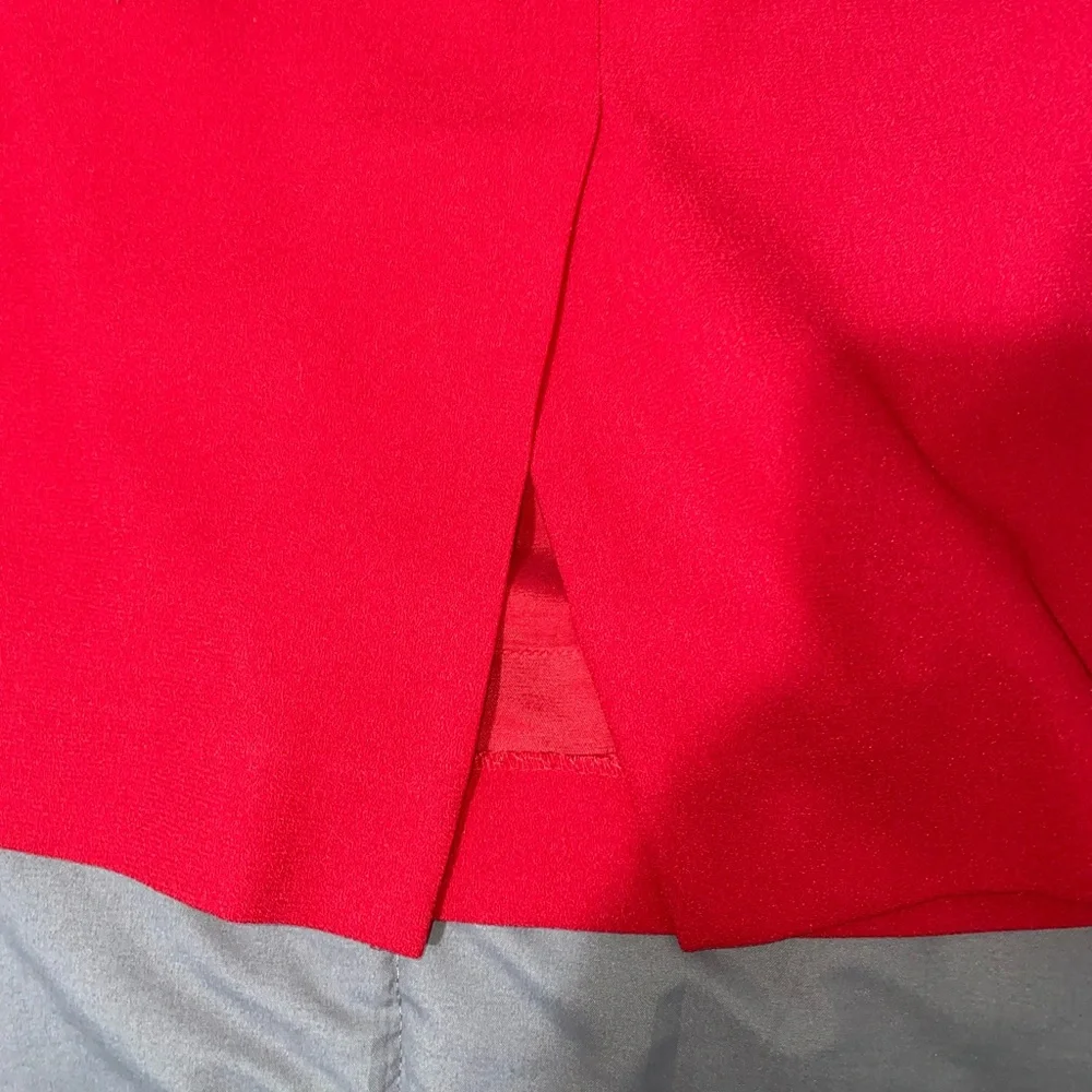 Red skirt - Picture 4 of 5